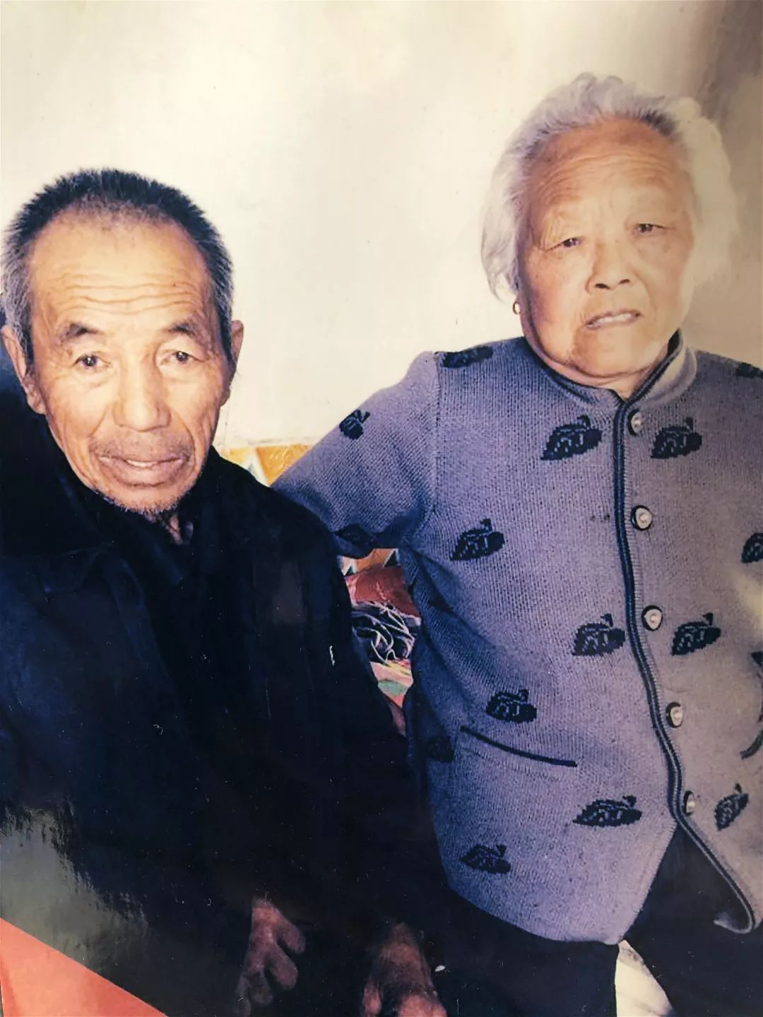 吵闹着老去，她的人生好像从来没有看见过光亮。