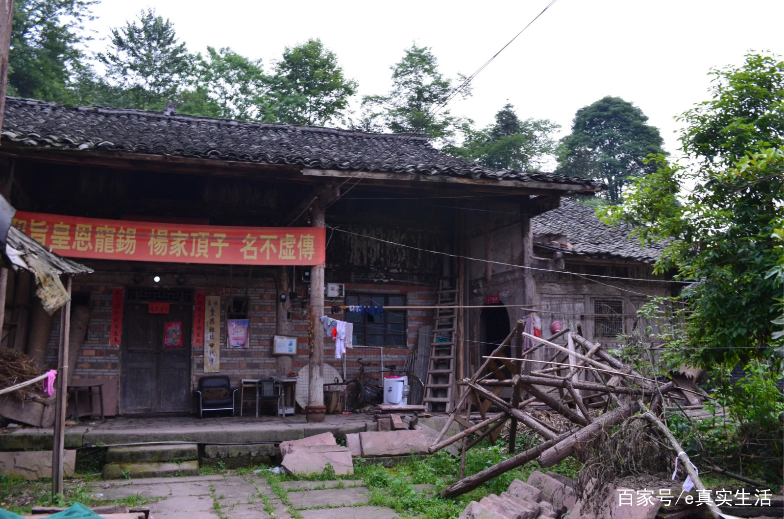 上里古镇，一个名副其实的古镇，人很少，跟丽江大研古城有的一比