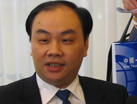 黄光裕终于出狱！而8年前就出狱的哥哥黄俊钦，现在怎么样了？