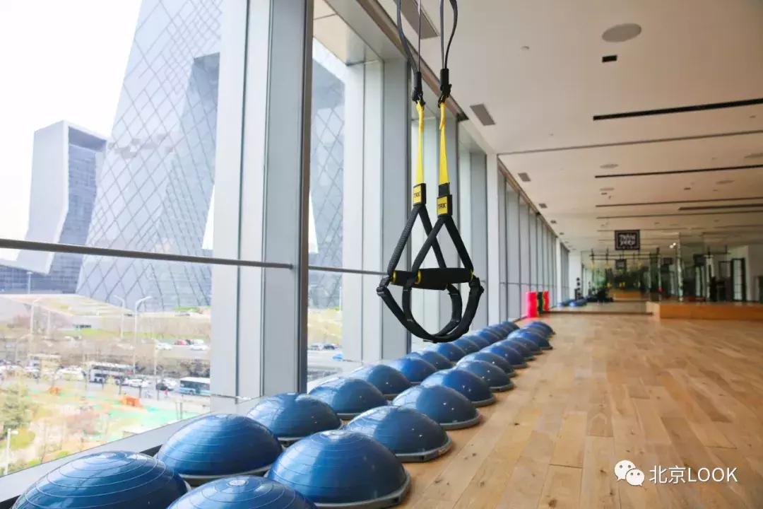 央视大楼对面网红餐厅,央视大楼隔壁酒店