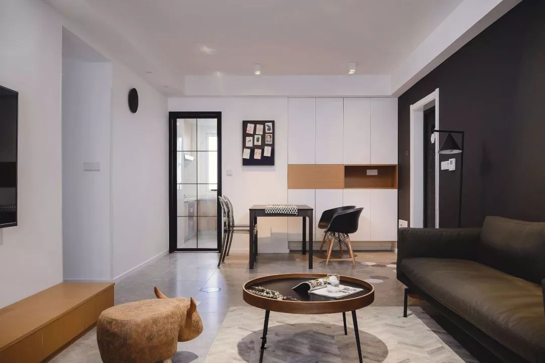 客厅大面积地砖深灰色铺贴效果图,客厅地砖简约铺贴图