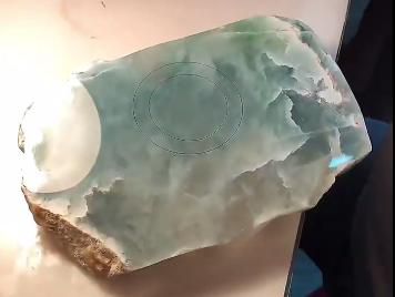 全是裂的沙枣青籽料,全是裂的珠宝