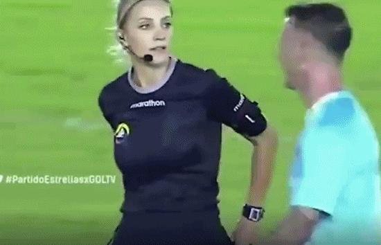 当女裁判遇到c罗,当足球女裁判