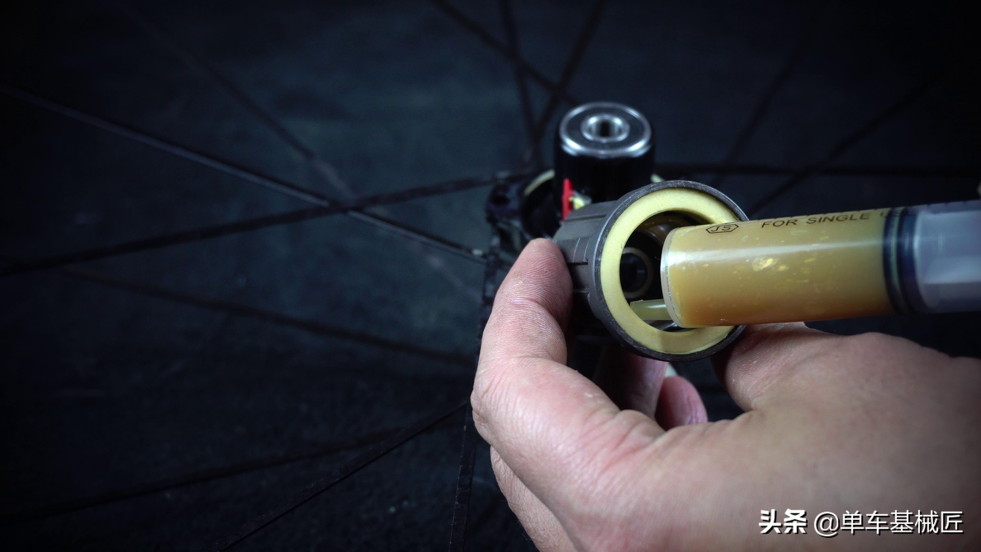 单车基械匠：Mavic轮组花鼓的拆卸，保养，轴承更换三合一教程