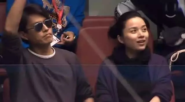 李佳多少岁嫁给靳东的,李佳结过几次婚