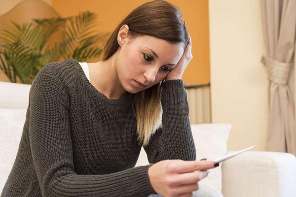 子宫内膜炎：女性可发现自己总是发热，白带量多，全身乏力