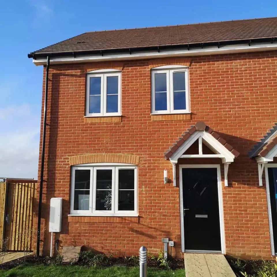 英国女富二代8000万豪宅,三年不喝饮料