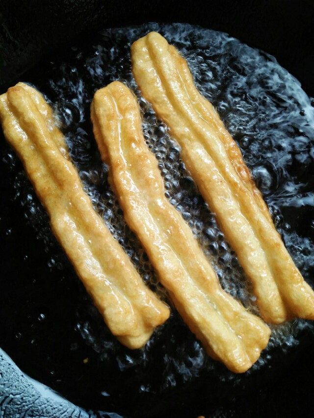 油条最好吃的做法根根蓬松,油条怎么做才酥脆好吃又简单