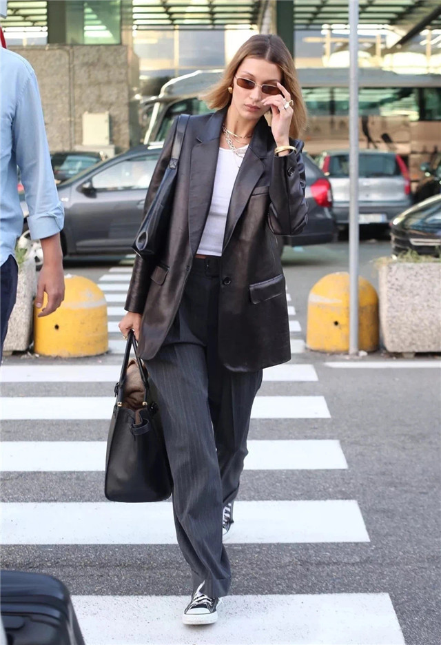 皮衣适合自然型风格的人穿嘛,短款皮衣外套中性风