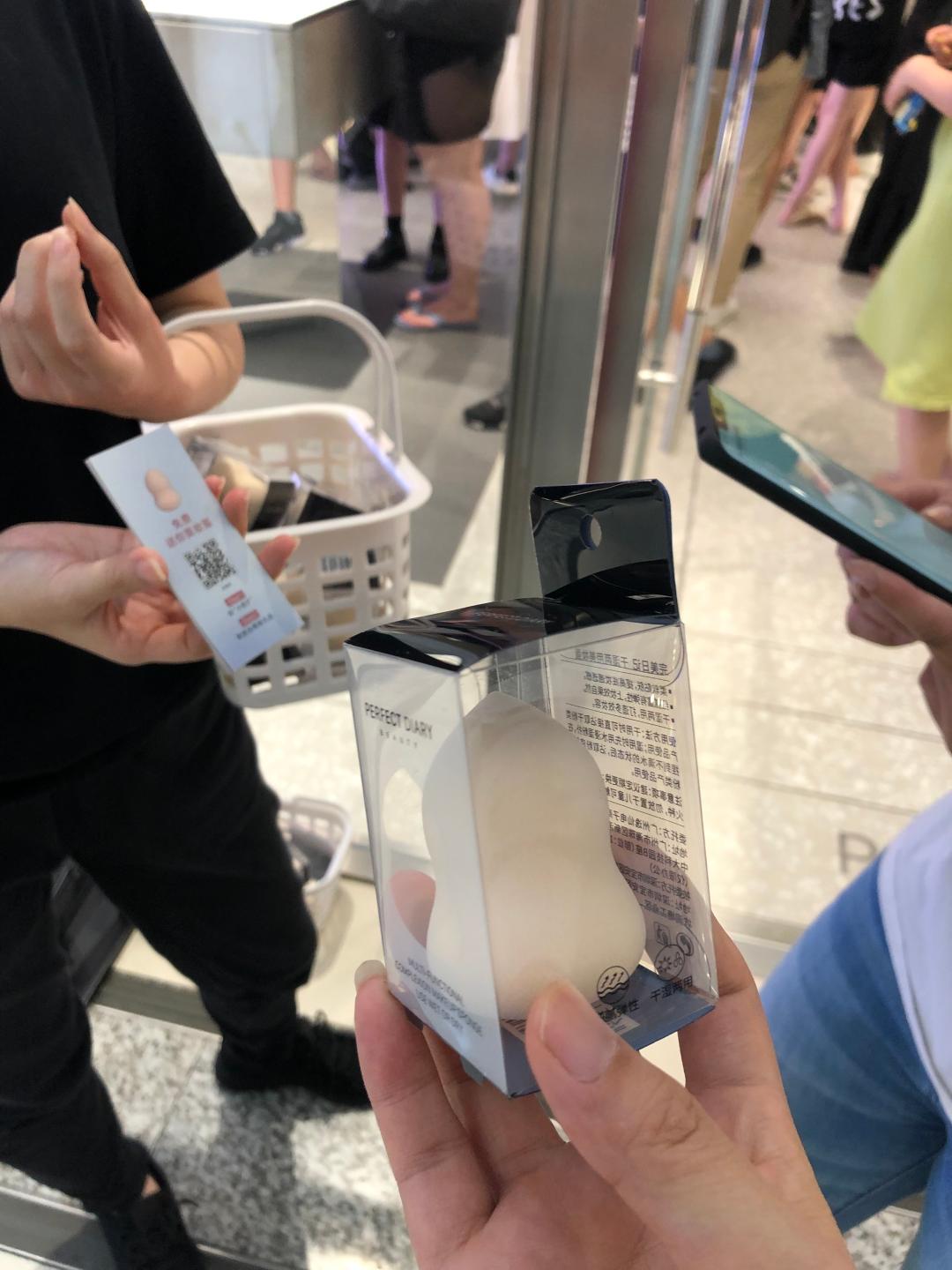 完美日记唇釉709和914的区别,完美日记金丝绒唇釉v10-v16介绍