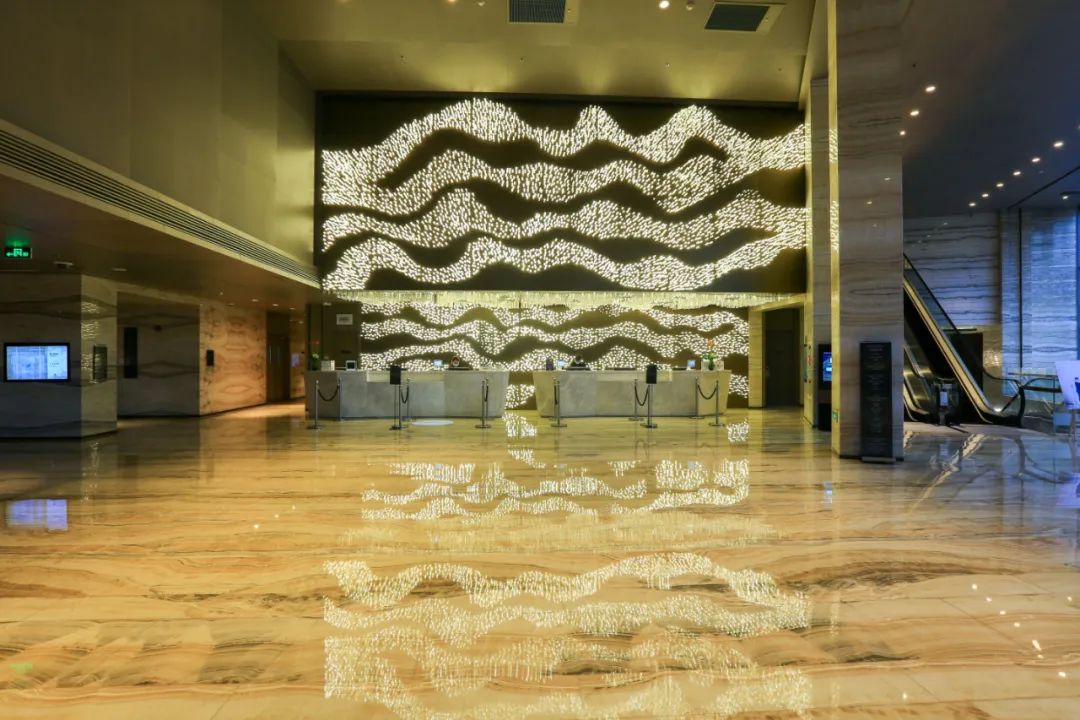 夜游盛世钱塘，赏绚烂灯光秀，打卡杭州钱江新城万豪酒店