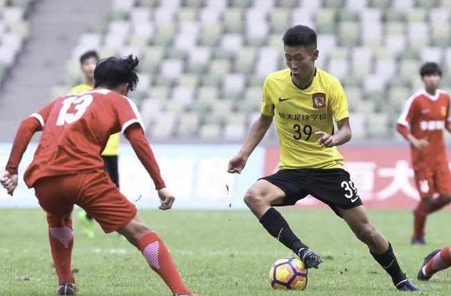 广州恒大八连冠球迷庆祝,广州恒大球迷庆祝新赛季