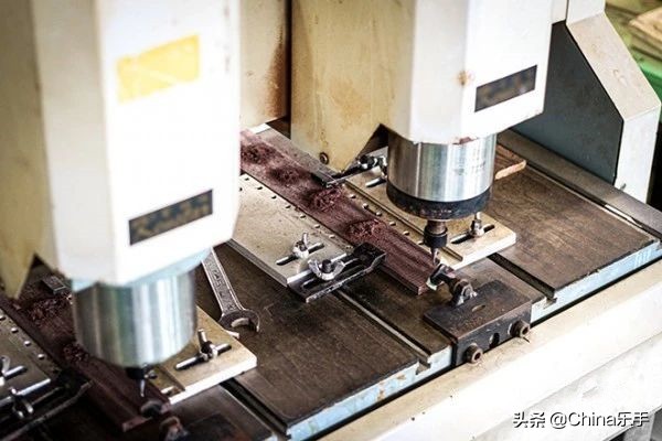 跟随帝声乐器参观世界著名吉他制造商之一Cort印度尼西亚工厂