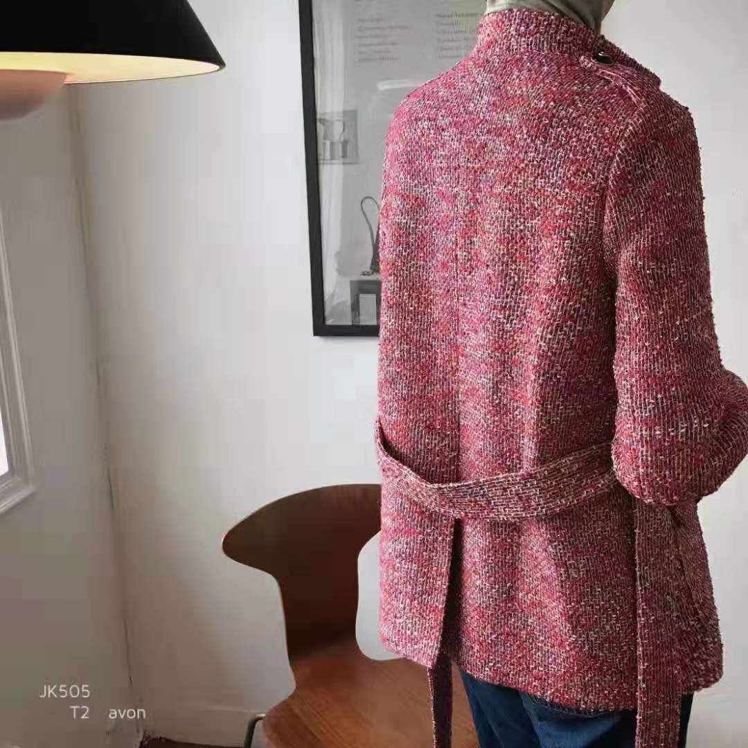 2018年韩国爆火的红蓝两边外套,韩国最新外套穿搭