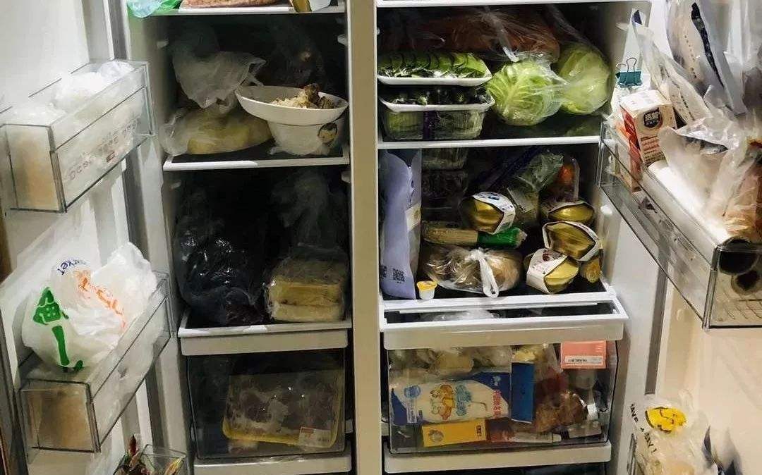 白酒茶叶小苏打水能去冰箱异味吗,冰箱的储藏室的肉有异味怎么去除