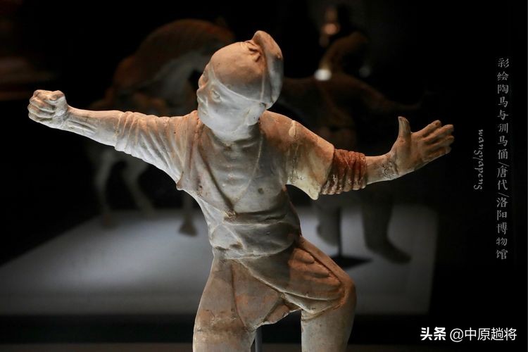 洛阳博物馆专门为二十多件珍宝成立了一个展馆