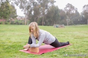 哪个瑜伽收紧臀部效果好,瑜伽练臀部最有效的动作