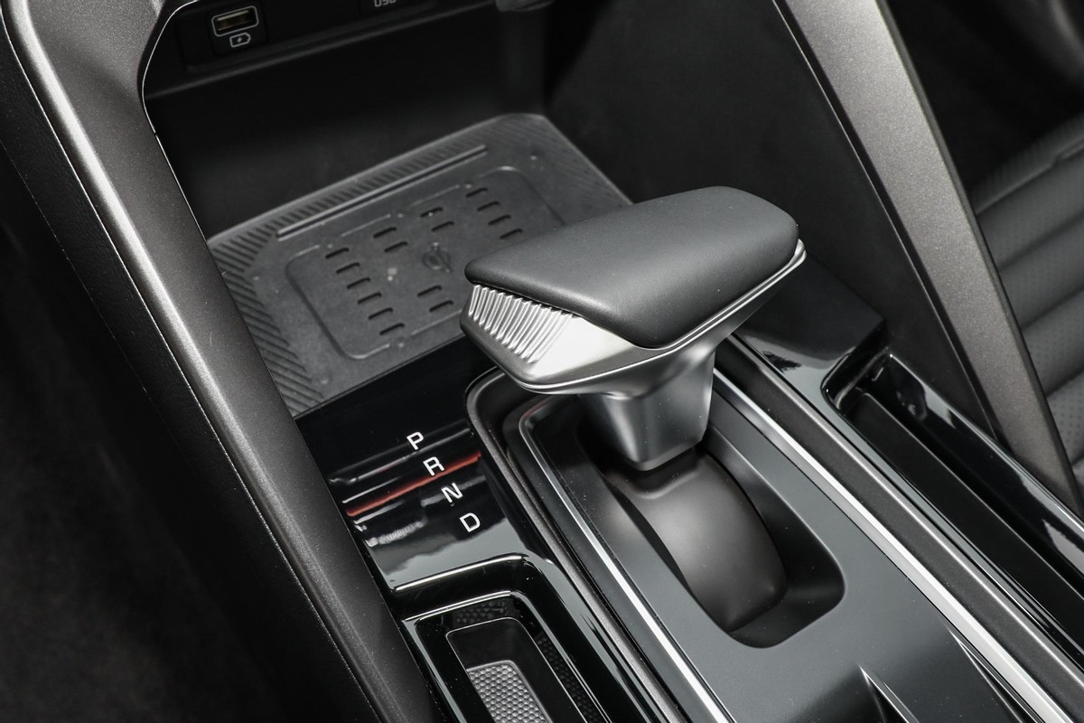 起亚全新智跑今日首发,起亚智跑2018款手动新车落地