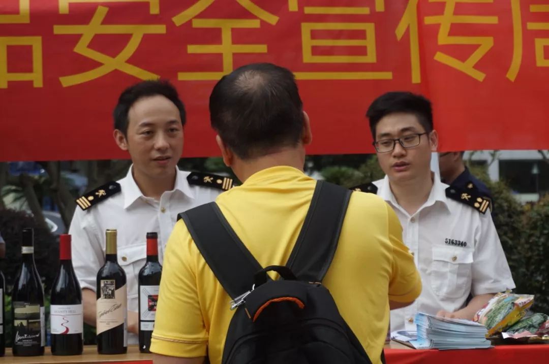海珠|厉害了,海关人员手把手教你辨真假!再也不怕买到假的“进口”奶粉、葡萄酒啦~
