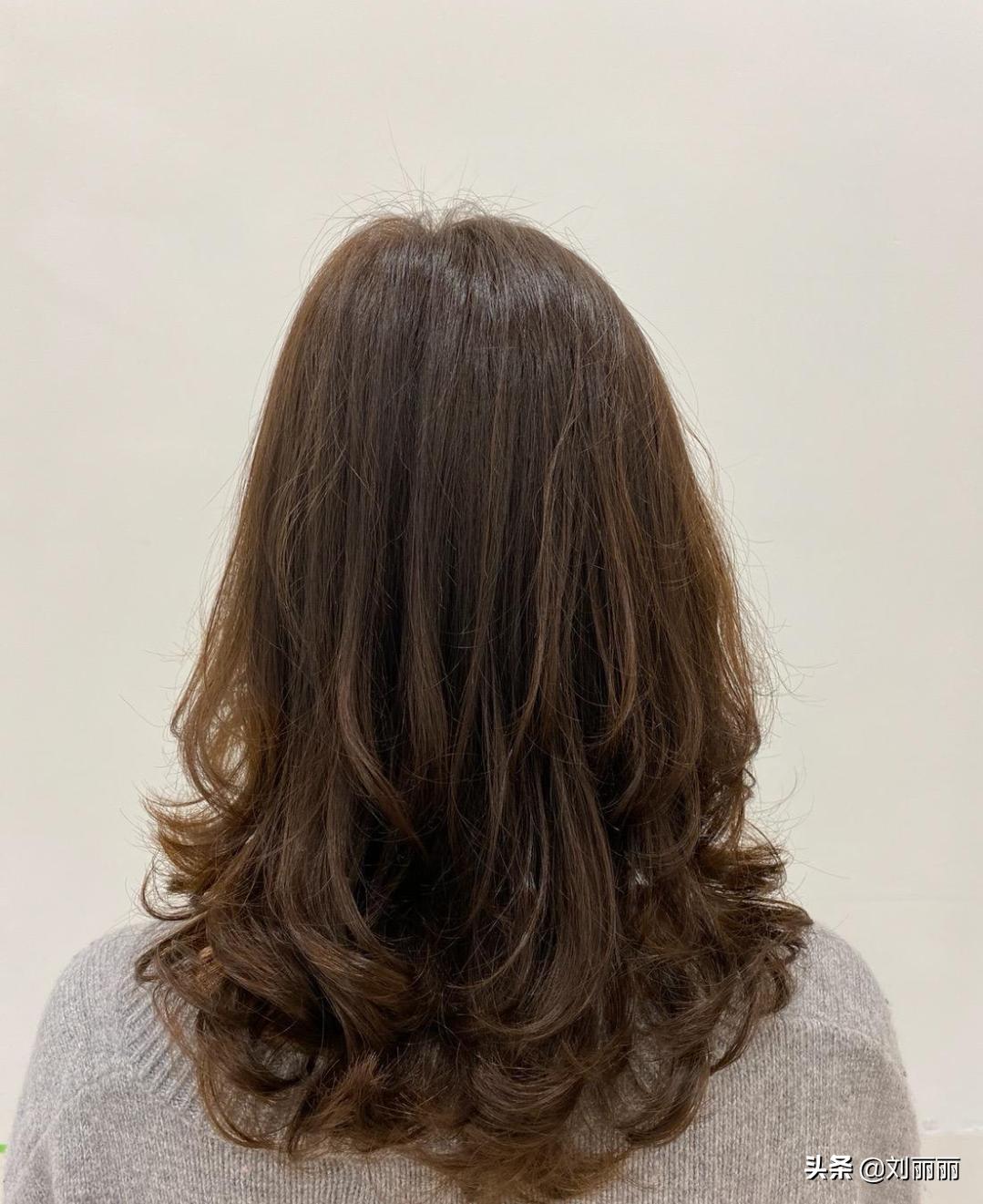 70后超短发烫发发型免打理减龄,50岁减龄发型短发烫免打理