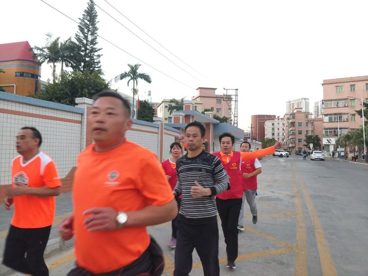 魅力深马，微马同行！六约微马助力深圳国际马拉松