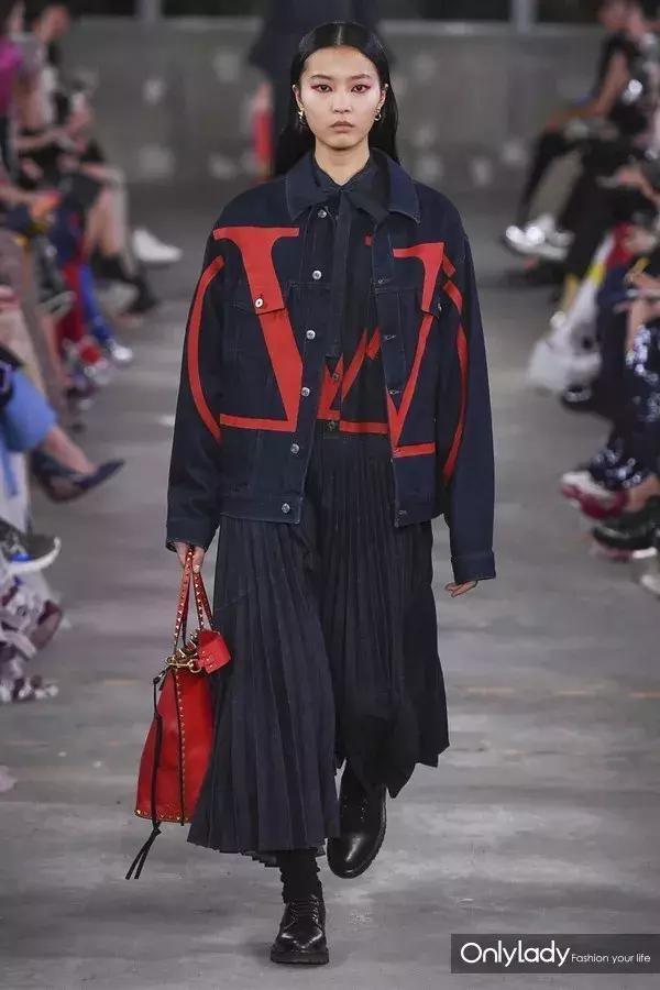 张艺兴valentino东京神图,张艺兴valentino秀场表演