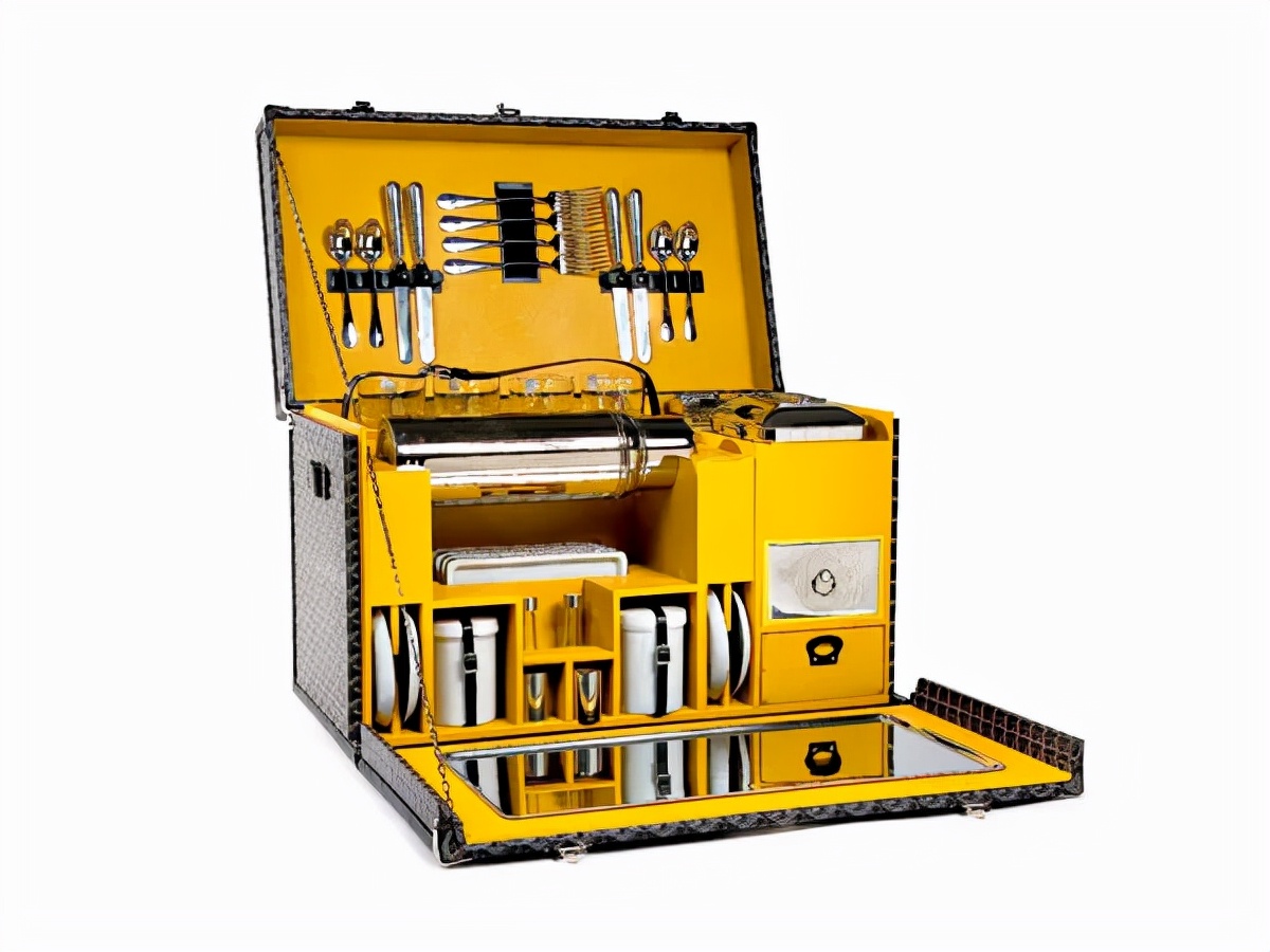 用“沉默”代言的rapper时尚爱物，“人间种草机”王菲超爱背的包