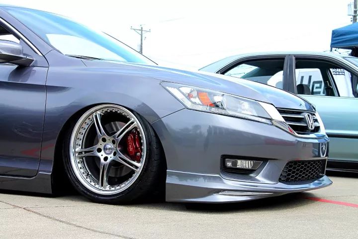 要看雅阁的改装案例还是看“别人家”的吧,国内实在不多