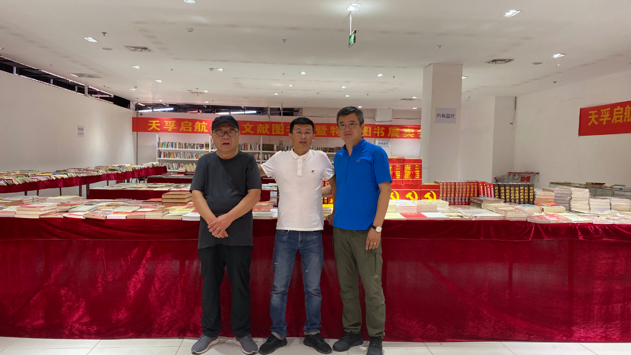 烟台天孚悦尚足球俱乐部携手福海路大润发大型书展开始啦