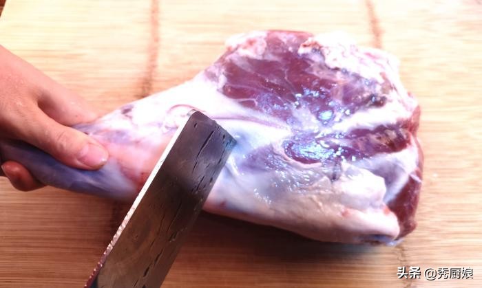 清炖羊肉煮的时候放什么调料,怎样炖羊肉排骨汤软烂无膻味