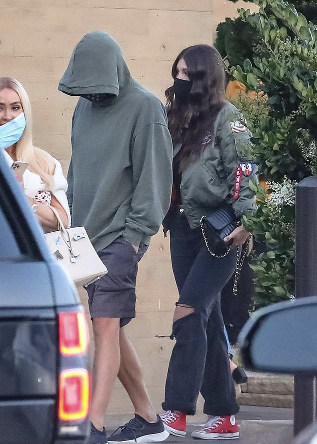 小李子穿卫衣年轻照片,小李子穿supreme卫衣