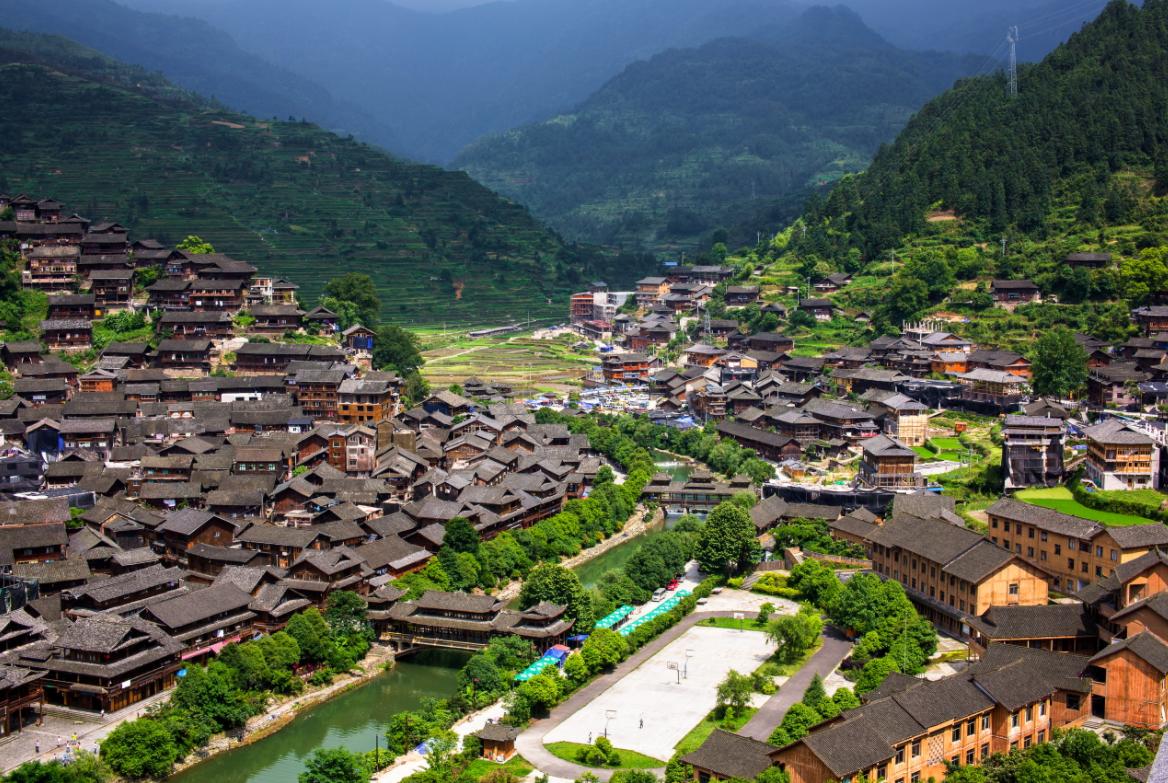 瀑布大小七孔西江千户苗寨,千户苗寨和小七孔和黄果树瀑布