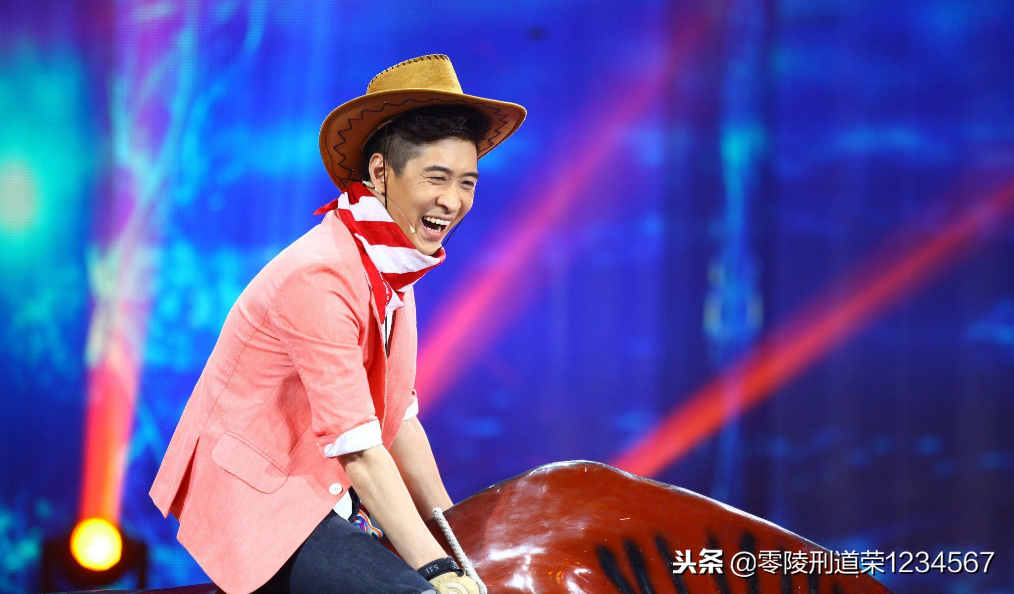 周星驰致敬永远的喜剧之王,周星驰成为喜剧之王的事迹