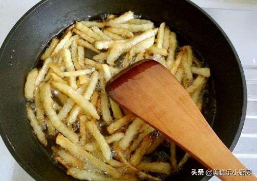 半成品薯条怎么炸才酥脆不回软,为什么在家炸的薯条很油
