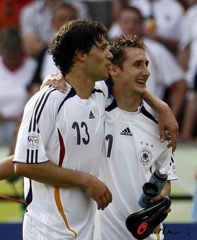 拜仁8000万后卫生涯迎来重大转折,被拜仁血洗过的队