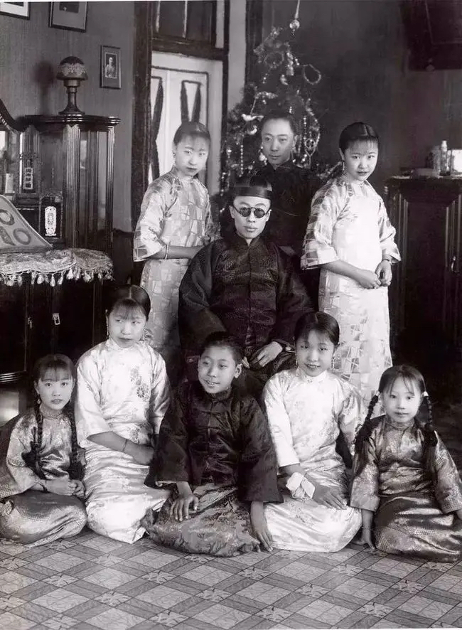 中国历史上最强悍的团队合影,埃菲尔铁塔最著名合影