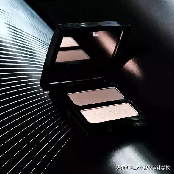 画鼻影缩小鼻翼,怎么画鼻影能让鼻翼变小