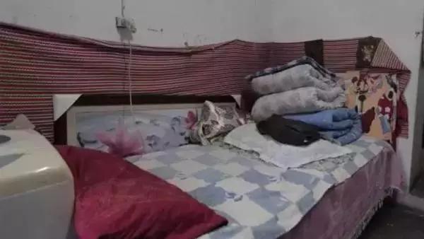 北京40㎡夹缝学区房挤下6口人，准备生二胎，女婿只能睡折叠床