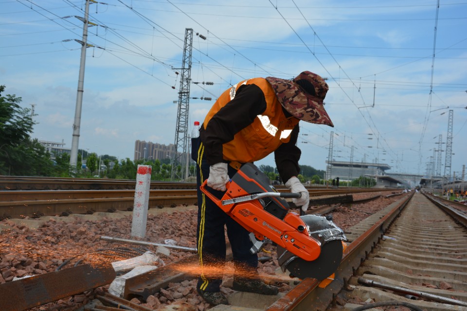 电饼铛插电不工作了怎么办,电饼铛换加热丝