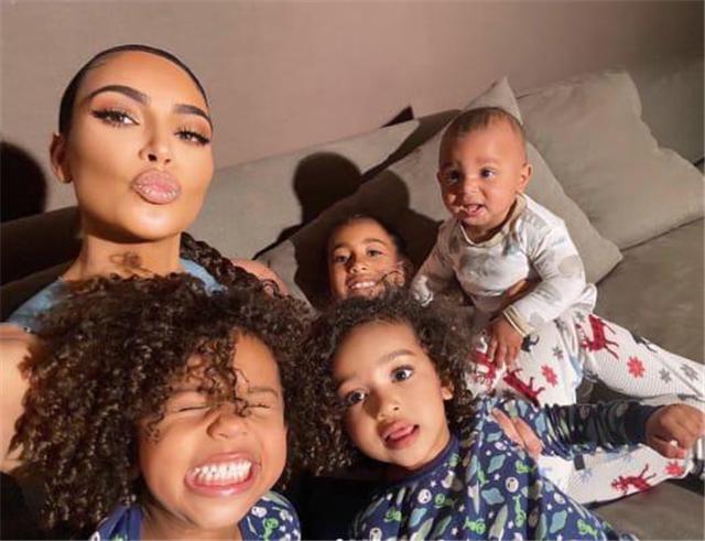 爱情虽然不值钱但是用钱买不来,爱情可以没有但是钱不行