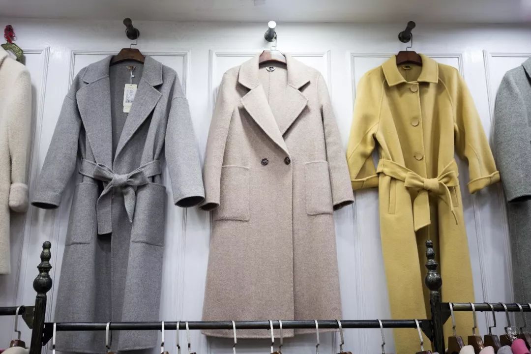 四季青男士毛衣大甩卖宽松轻薄,四季青女装清仓特价毛衣白色