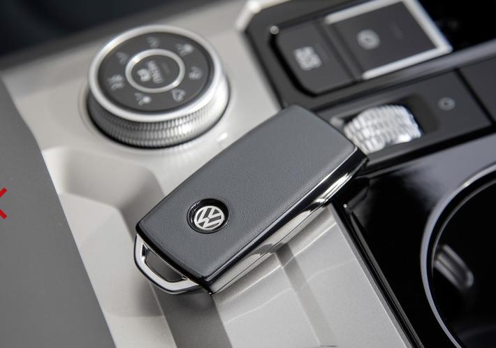 2019款大众途锐灯光展示,大众途锐激光大灯展示