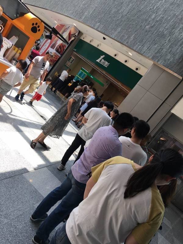1万多人排队的网红奶茶店,有什么特别火的网红奶茶店