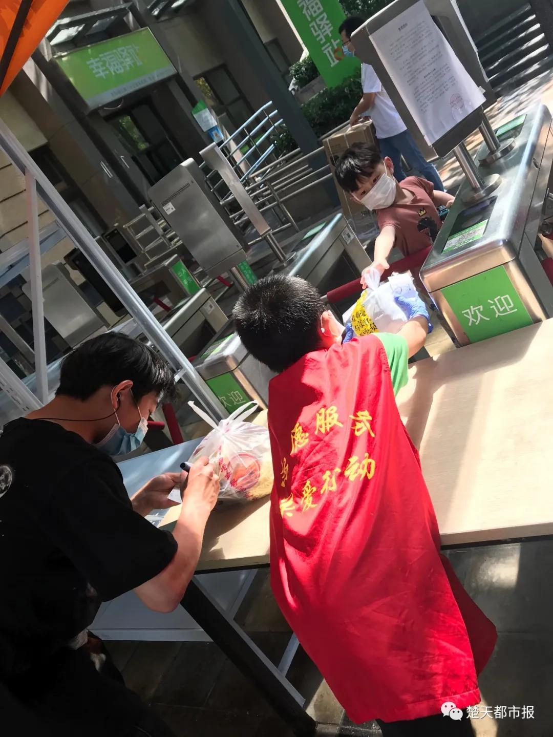 妗堟澘涓嬩笂缃戣,妗堟澘涓嬩笂缃戣鐨勫皬濂冲