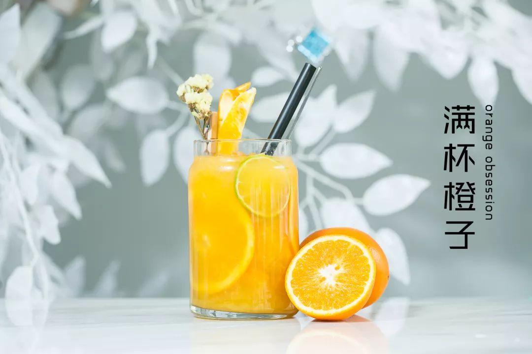 双色的双层小店，晚上有满天星星，呆足一天也不够