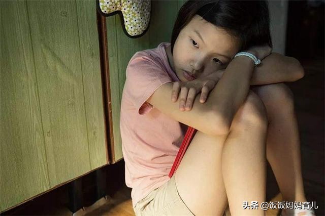 女儿出现夹脚是怎么回事,女儿出现夹脚现象