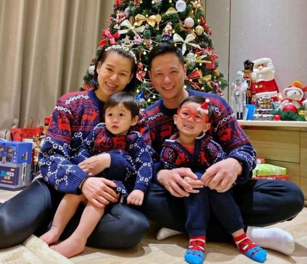 胡杏儿三胎生子公开一家人合影,41岁胡杏儿三胎得子视频