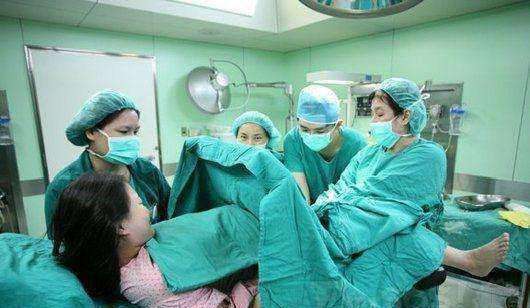 产房孕妇进来待产需要问什么,在产房里面的孕妈