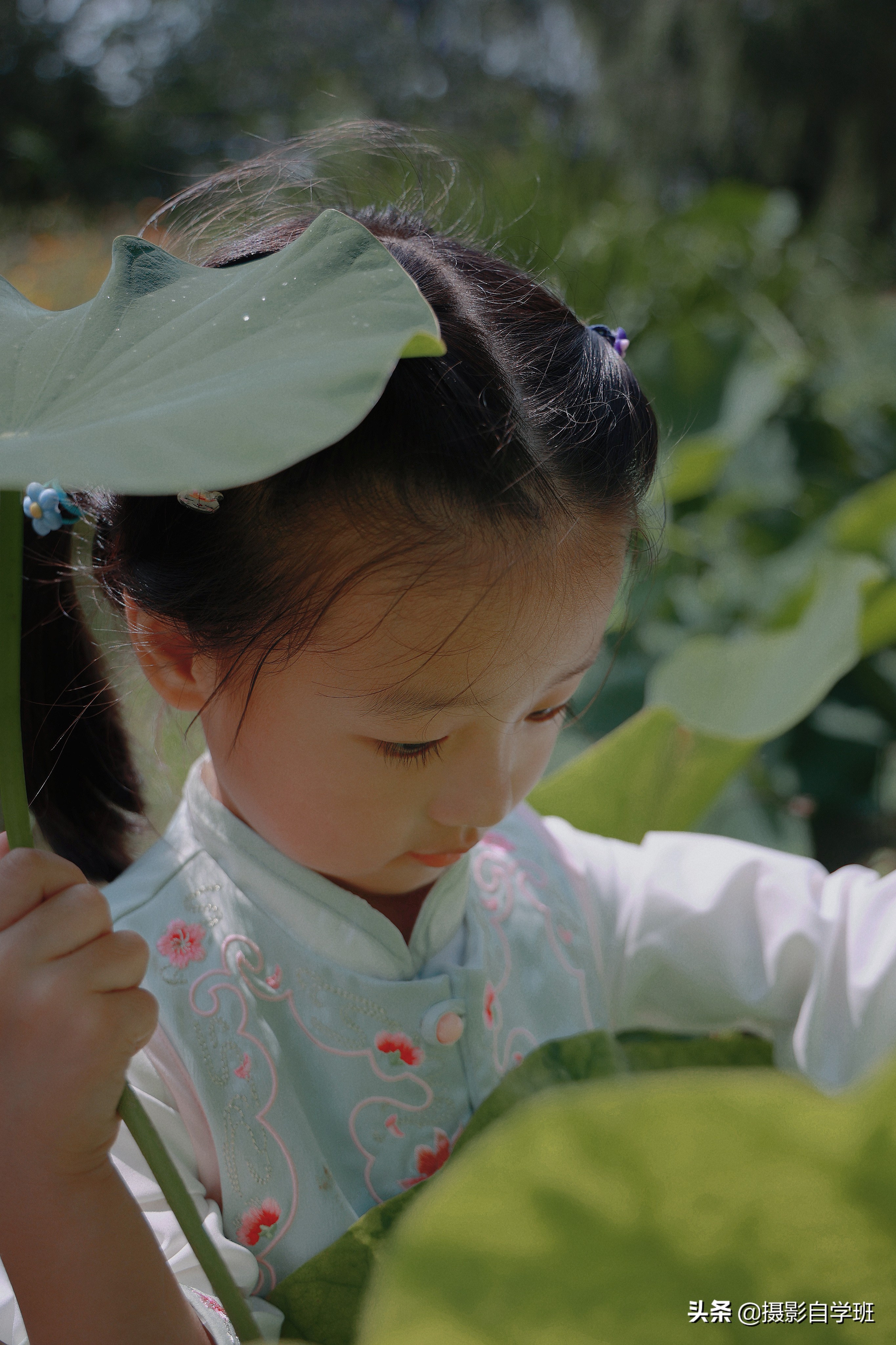 小朋友晚上拍照片怎么拍出高级感,孩子日常生活拍摄技巧和方法