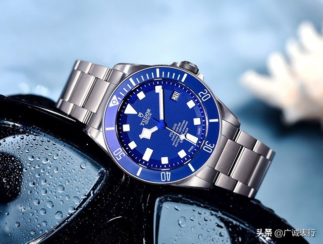 足球运动员都用什么表,足坛球星都佩戴过什么表